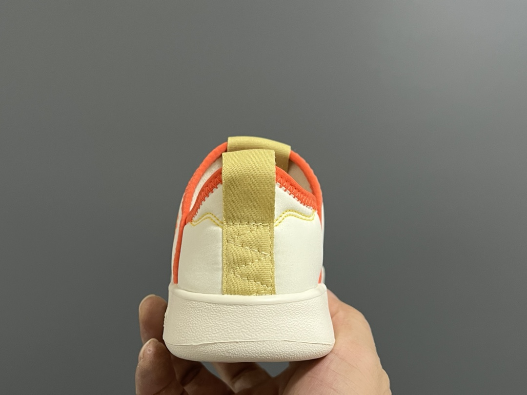 图片[6]-A家360度面包绒儿童一脚蹬运动鞋 尺码：22-35码 经典Adidas面包一脚蹬系列🆕 耐磨防滑大底，脚感超赞👍🏻 内里绒布填充，保暖又舒适☁️-选品中心