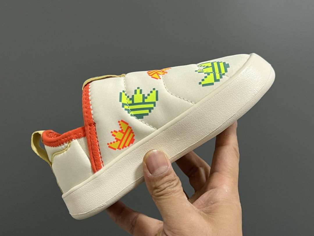 图片[7]-A家360度面包绒儿童一脚蹬运动鞋 尺码：22-35码 经典Adidas面包一脚蹬系列🆕 耐磨防滑大底，脚感超赞👍🏻 内里绒布填充，保暖又舒适☁️-选品中心