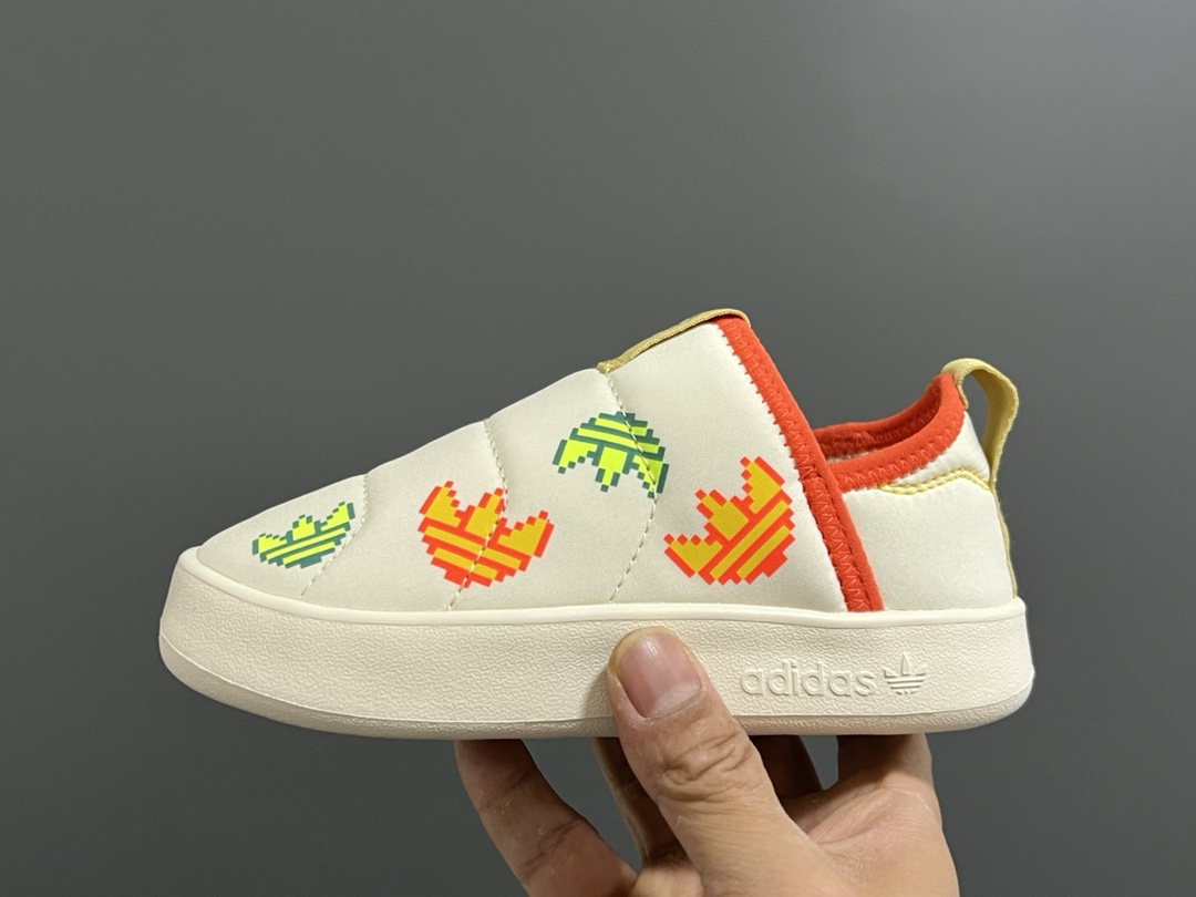 图片[4]-A家360度面包绒儿童一脚蹬运动鞋 尺码：22-35码 经典Adidas面包一脚蹬系列🆕 耐磨防滑大底，脚感超赞👍🏻 内里绒布填充，保暖又舒适☁️-选品中心