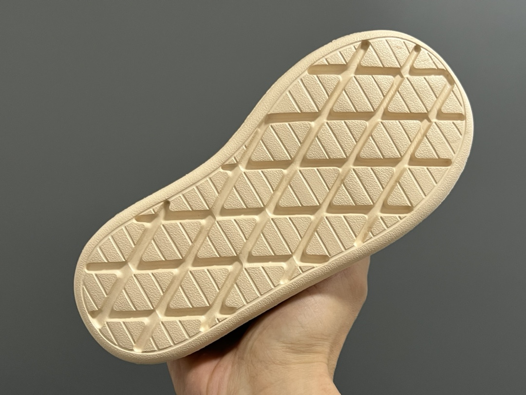 图片[7]-A家360度面包绒儿童一脚蹬运动鞋 尺码：22-35码 经典Adidas面包一脚蹬系列🆕 耐磨防滑大底，脚感超赞👍🏻 内里绒布填充，保暖又舒适☁️-选品中心