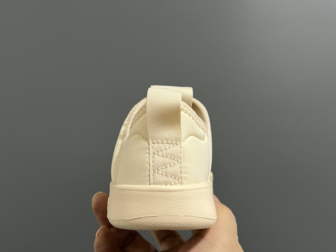 图片[6]-A家360度面包绒儿童一脚蹬运动鞋 尺码：22-35码 经典Adidas面包一脚蹬系列🆕 耐磨防滑大底，脚感超赞👍🏻 内里绒布填充，保暖又舒适☁️-选品中心