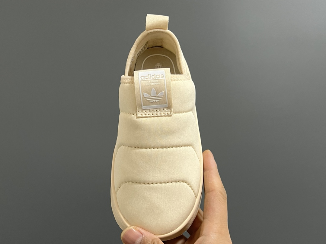 图片[8]-A家360度面包绒儿童一脚蹬运动鞋 尺码：22-35码 经典Adidas面包一脚蹬系列🆕 耐磨防滑大底，脚感超赞👍🏻 内里绒布填充，保暖又舒适☁️-选品中心