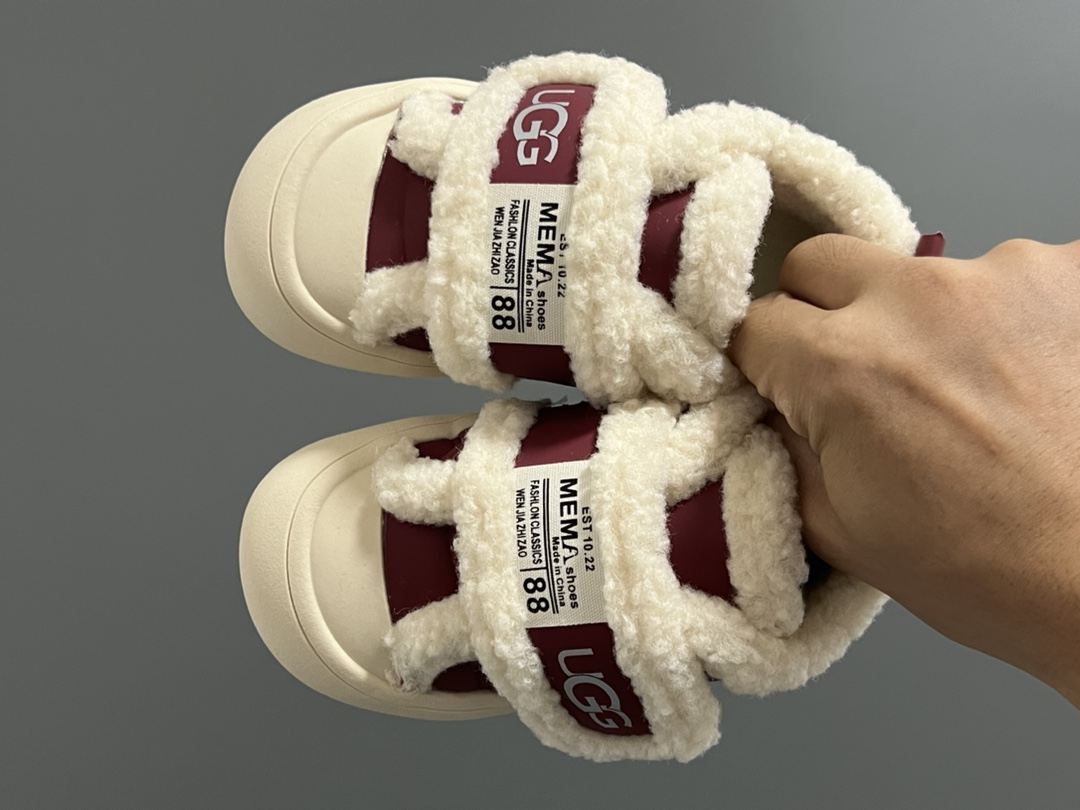 U家羊羔毛魔术贴儿童棉鞋 尺码：26-37码 UGG经典羊羔毛🐑系列 魔术贴设计，穿脱方便✌🏻 内里羊羔毛，保暖又舒适❄️-选品中心