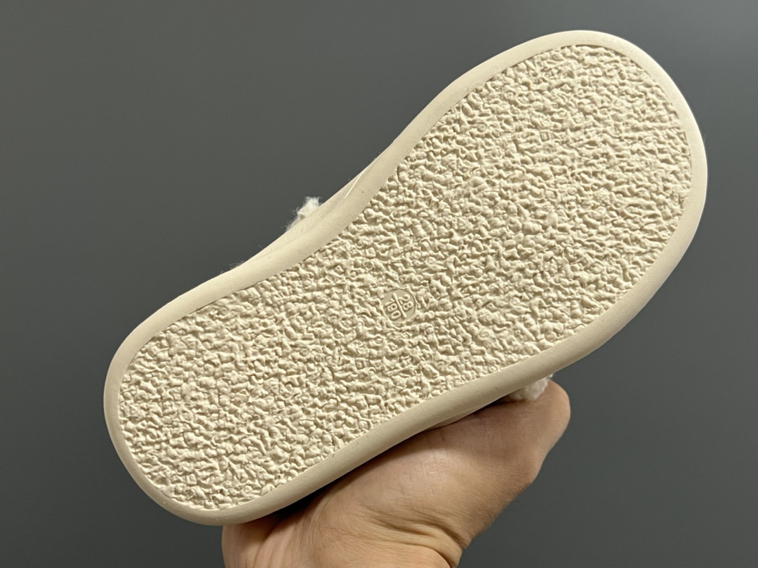 图片[8]-U家羊羔毛魔术贴儿童棉鞋 尺码：26-37码 UGG经典羊羔毛🐑系列 魔术贴设计，穿脱方便✌🏻 内里羊羔毛，保暖又舒适❄️-选品中心