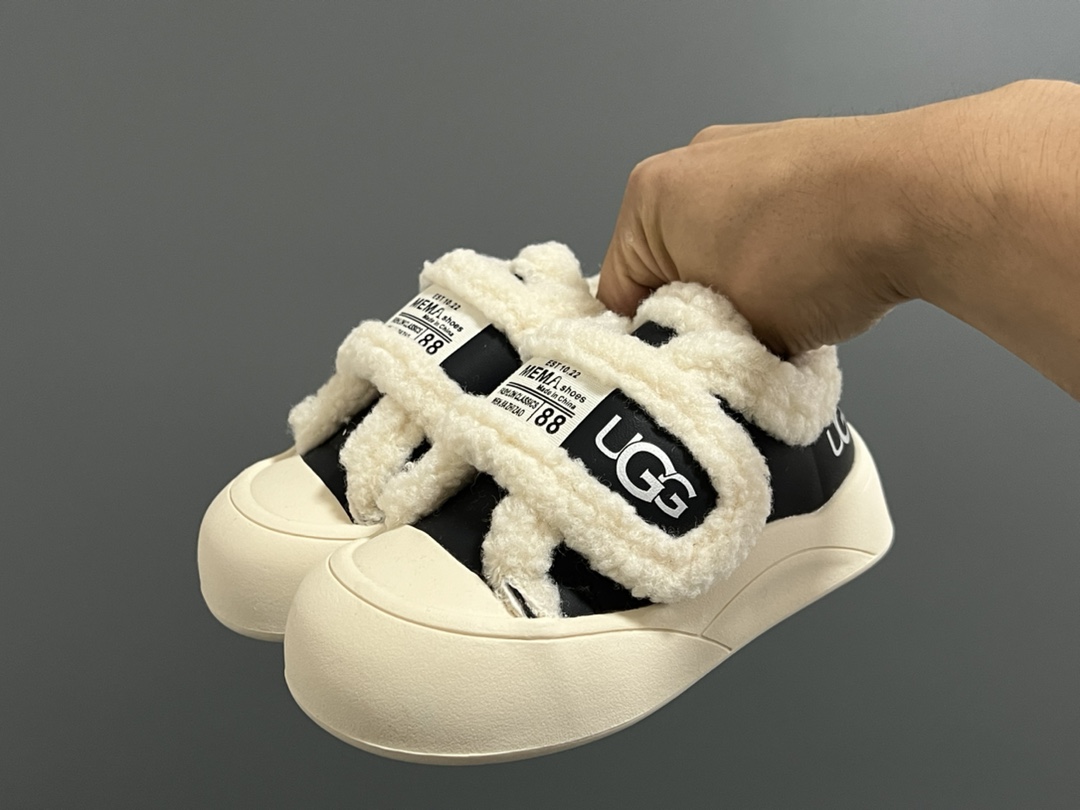 U家羊羔毛魔术贴儿童棉鞋 尺码：26-37码 UGG经典羊羔毛🐑系列 魔术贴设计，穿脱方便✌🏻 内里羊羔毛，保暖又舒适❄️-选品中心