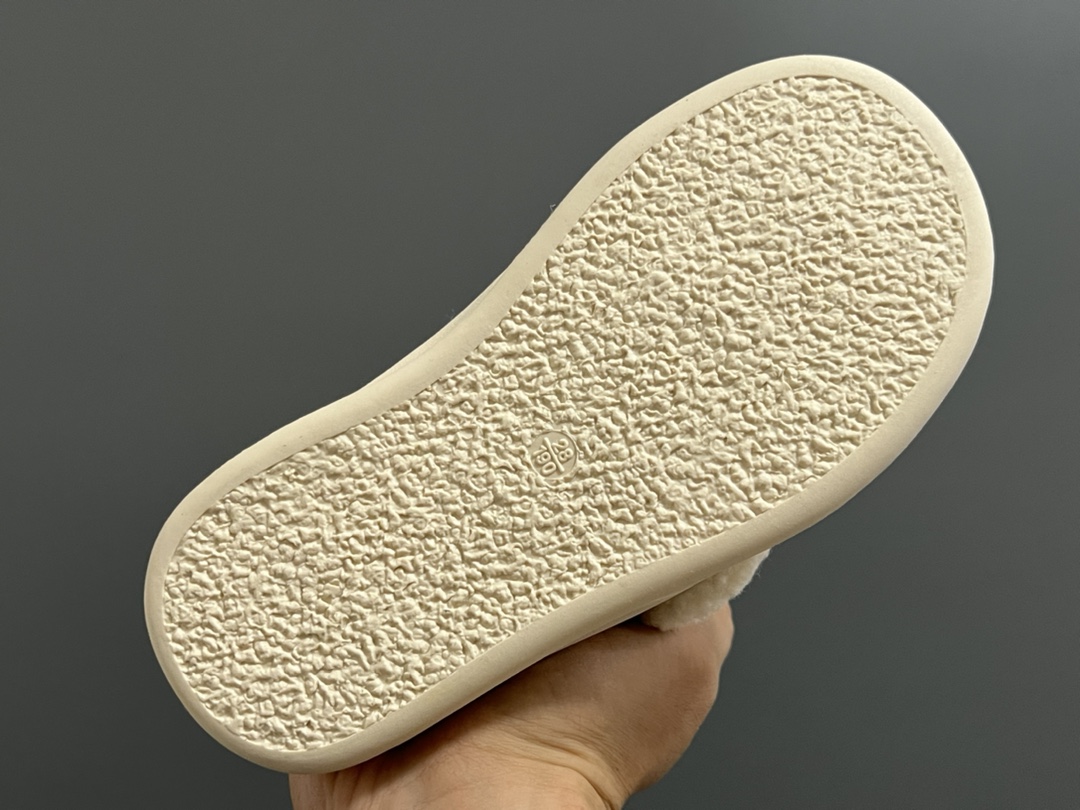 图片[8]-U家羊羔毛魔术贴儿童棉鞋 尺码：26-37码 UGG经典羊羔毛🐑系列 魔术贴设计，穿脱方便✌🏻 内里羊羔毛，保暖又舒适❄️-选品中心