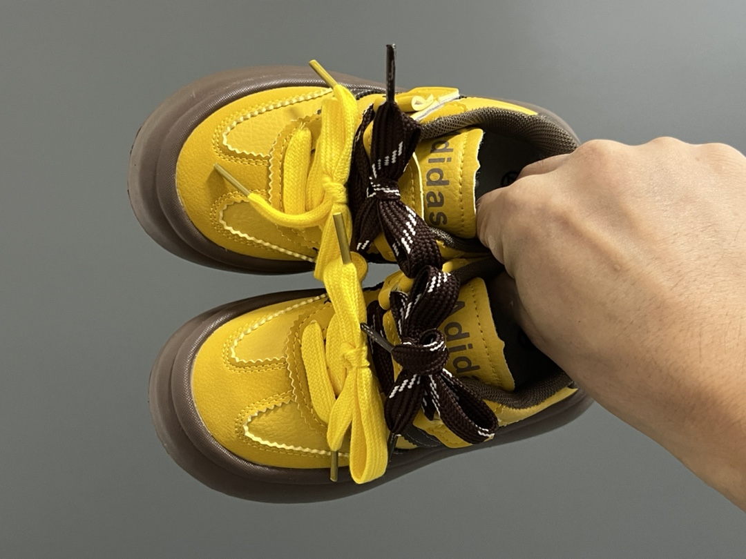 图片[2]-‼️‼️‼️ A家厚底德训魔术贴儿童休闲鞋 尺码：27-37码 经典厚底款🆕 魔术贴设计，穿脱方便✌🏻 超轻大底，脚感超赞👍🏻 百搭又时髦🆒-选品中心