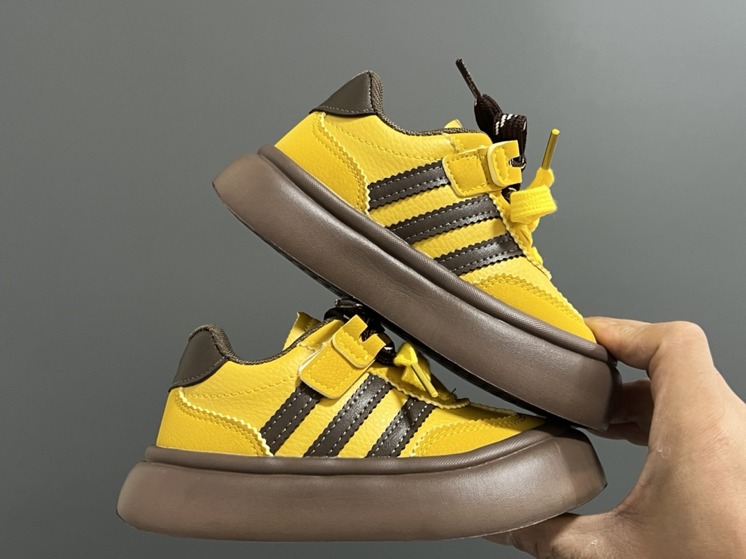 图片[9]-‼️‼️‼️ A家厚底德训魔术贴儿童休闲鞋 尺码：27-37码 经典厚底款🆕 魔术贴设计，穿脱方便✌🏻 超轻大底，脚感超赞👍🏻 百搭又时髦🆒-选品中心