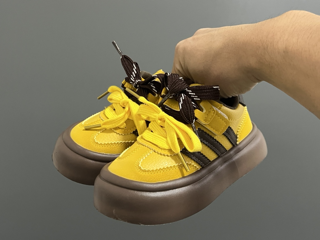 ‼️‼️‼️ A家厚底德训魔术贴儿童休闲鞋 尺码：27-37码 经典厚底款🆕 魔术贴设计，穿脱方便✌🏻 超轻大底，脚感超赞👍🏻 百搭又时髦🆒-选品中心