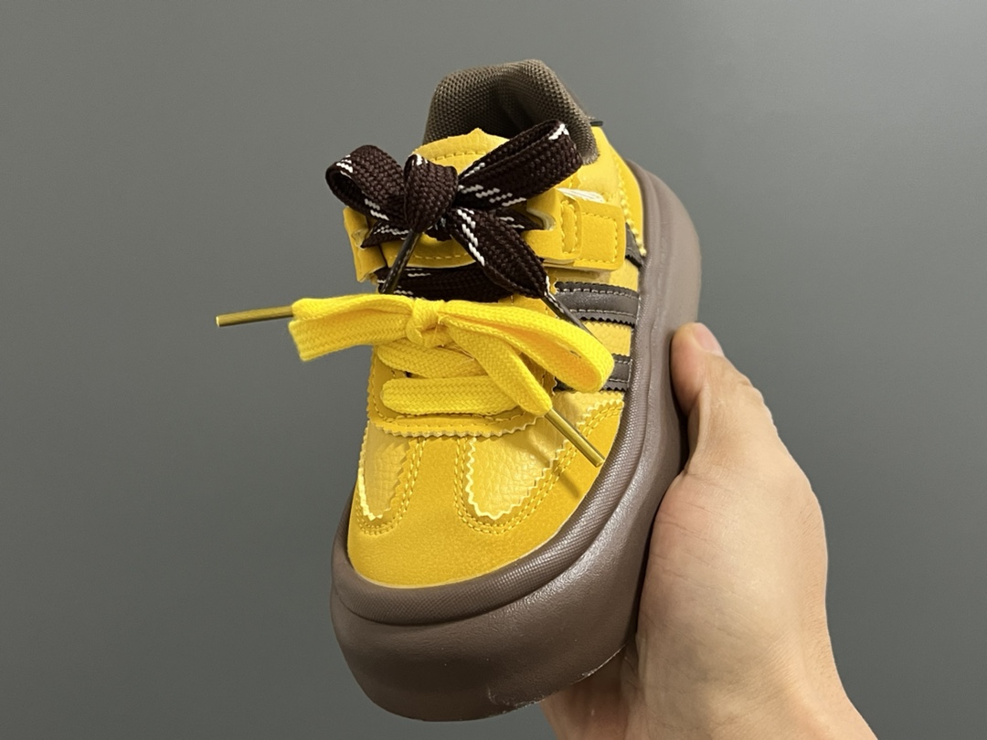 图片[3]-‼️‼️‼️ A家厚底德训魔术贴儿童休闲鞋 尺码：27-37码 经典厚底款🆕 魔术贴设计，穿脱方便✌🏻 超轻大底，脚感超赞👍🏻 百搭又时髦🆒-选品中心