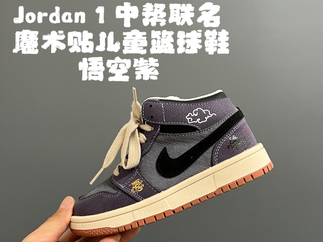 图片[5]-乔一中帮联名魔术贴儿童篮球鞋 尺码：26-37码 经典乔一中帮款式🆕 秋冬超合适❤️ 魔术贴设计，穿脱方便✌🏻 联名系列，细节印花超可爱😍-选品中心