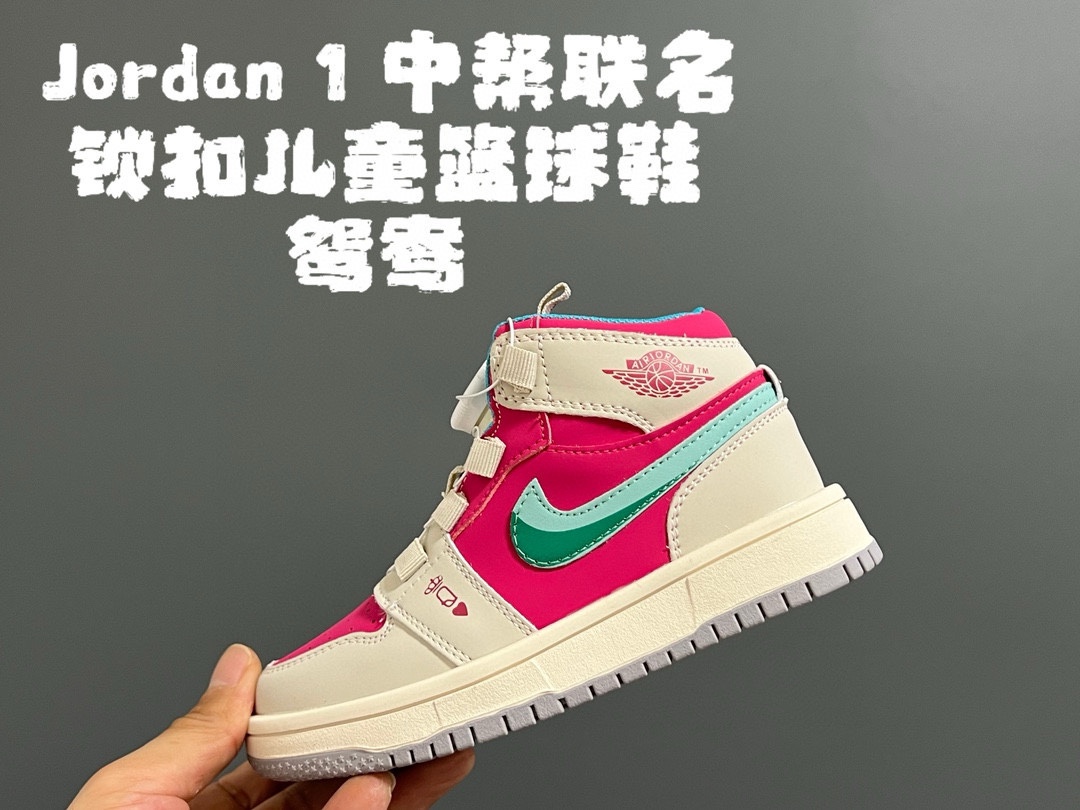 图片[6]-乔一中帮联名魔术贴儿童篮球鞋 尺码：26-37码 经典乔一中帮款式🆕 秋冬超合适❤️ 魔术贴设计，穿脱方便✌🏻 联名系列，细节印花超可爱😍-选品中心