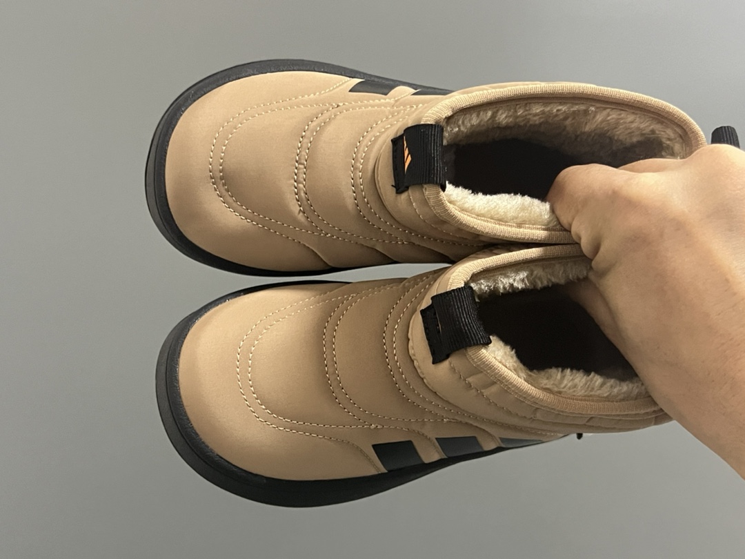 A家秋冬新款adipuff中帮儿童面包棉鞋 尺码：28-37码 经典Adidas系列🆕 内里加绒，保暖又舒适❄️ 舒适面料，柔软又不失时尚🆒 耐磨防滑大底，脚感不言而喻✔️-选品中心