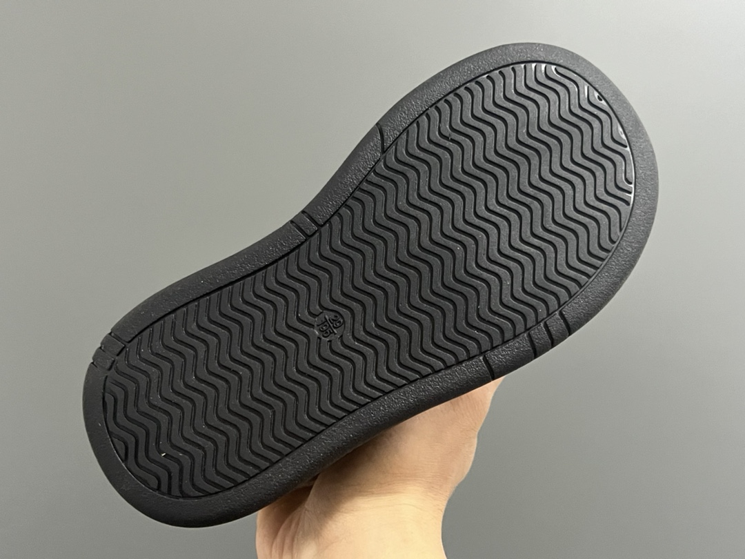 图片[5]-A家秋冬新款adipuff中帮儿童面包棉鞋 尺码：28-37码 经典Adidas系列🆕 内里加绒，保暖又舒适❄️ 舒适面料，柔软又不失时尚🆒 耐磨防滑大底，脚感不言而喻✔️-选品中心