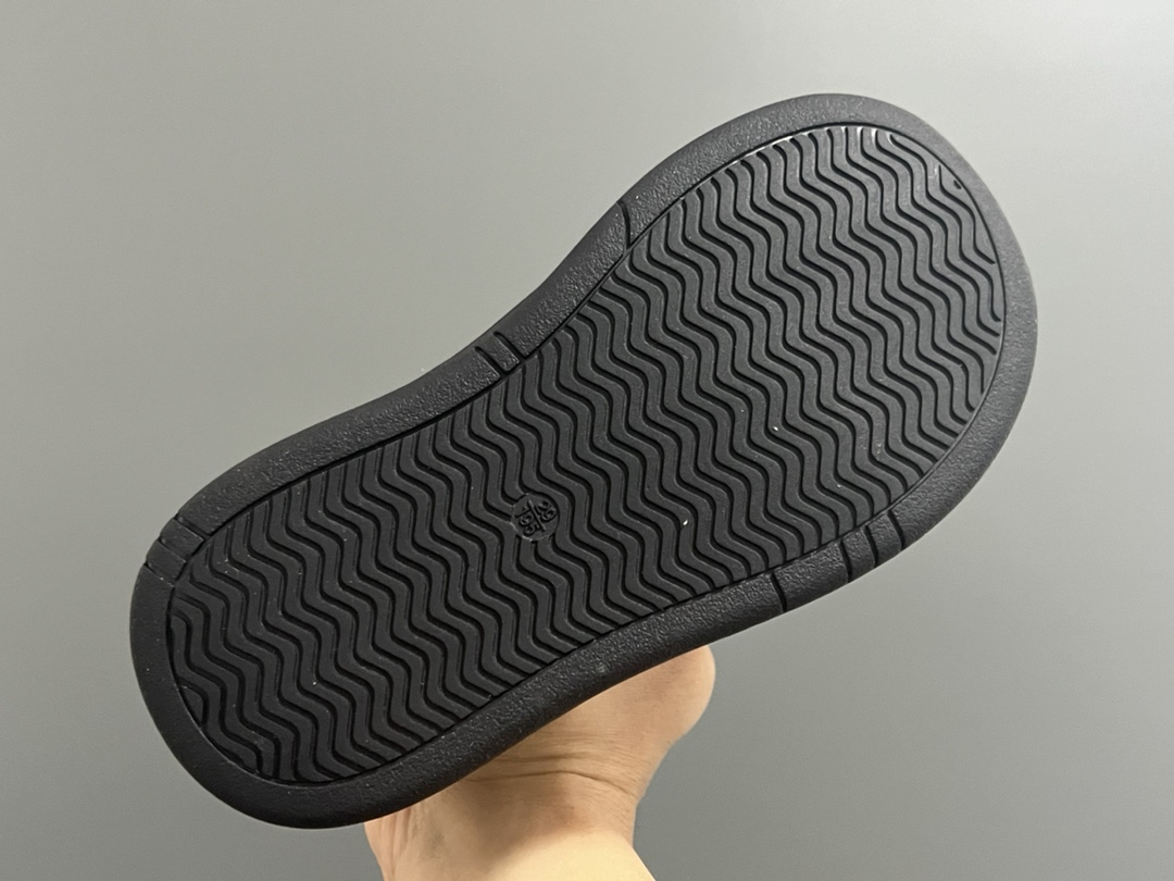 图片[7]-A家秋冬新款adipuff中帮儿童面包棉鞋 尺码：28-37码 经典Adidas系列🆕 内里加绒，保暖又舒适❄️ 舒适面料，柔软又不失时尚🆒 耐磨防滑大底，脚感不言而喻✔️-选品中心