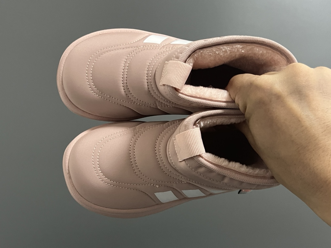 A家秋冬新款adipuff中帮儿童面包棉鞋 尺码：28-37码 经典Adidas系列🆕 内里加绒，保暖又舒适❄️ 舒适面料，柔软又不失时尚🆒 耐磨防滑大底，脚感不言而喻✔️-选品中心