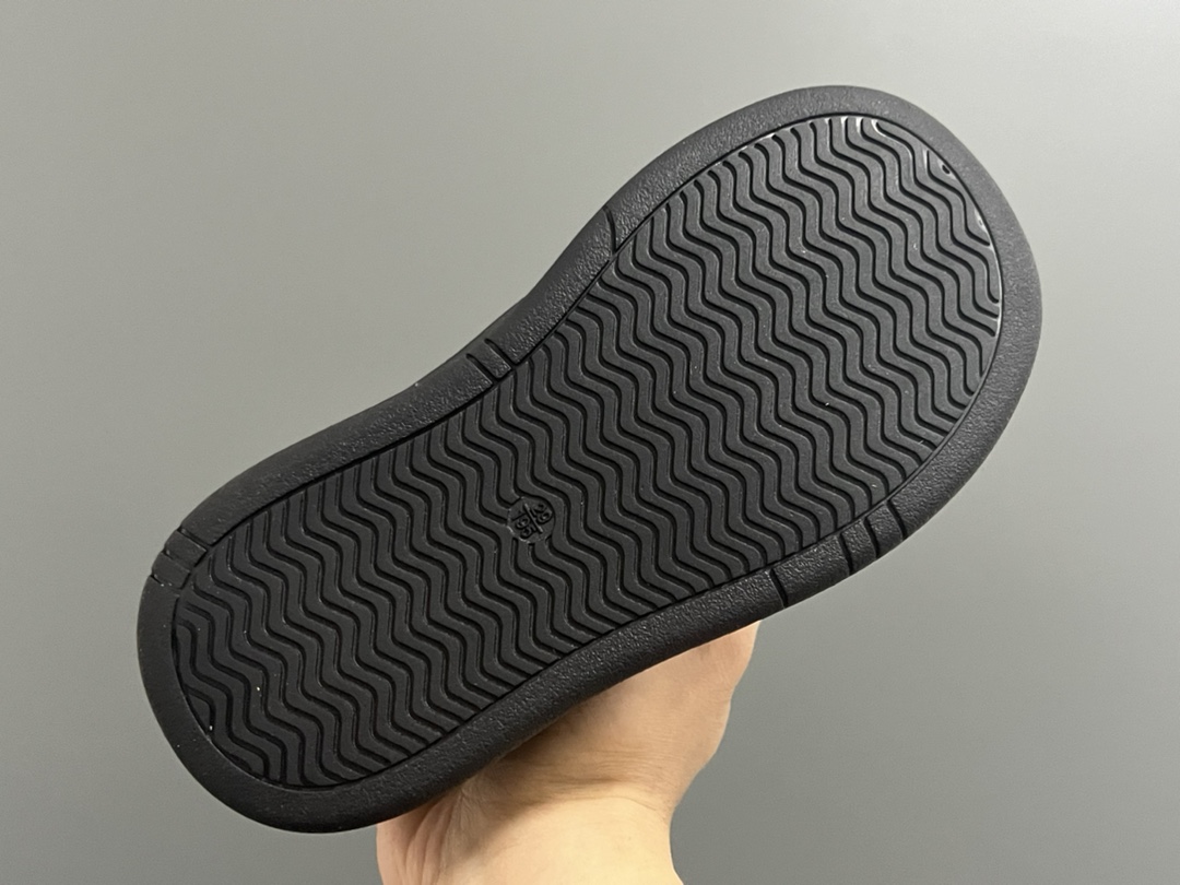 图片[6]-A家秋冬新款adipuff中帮儿童面包棉鞋 尺码：28-37码 经典Adidas系列🆕 内里加绒，保暖又舒适❄️ 舒适面料，柔软又不失时尚🆒 耐磨防滑大底，脚感不言而喻✔️-选品中心