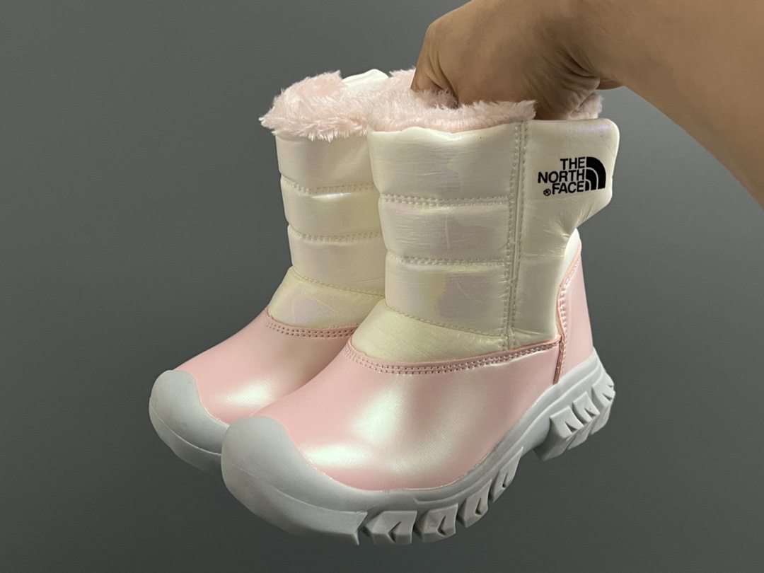 北家新款炫彩高帮魔术贴儿童雪地靴 尺码：28-37码 经典炫彩配色，超好看😍 内里加绒，保暖又舒适❄️ 高帮款式设计，防风又保暖☁️ 橡胶耐磨防滑大底，脚感不言而喻✌🏻-选品中心