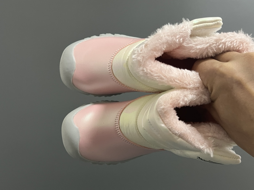 图片[2]-北家新款炫彩高帮魔术贴儿童雪地靴 尺码：28-37码 经典炫彩配色，超好看😍 内里加绒，保暖又舒适❄️ 高帮款式设计，防风又保暖☁️ 橡胶耐磨防滑大底，脚感不言而喻✌🏻-选品中心