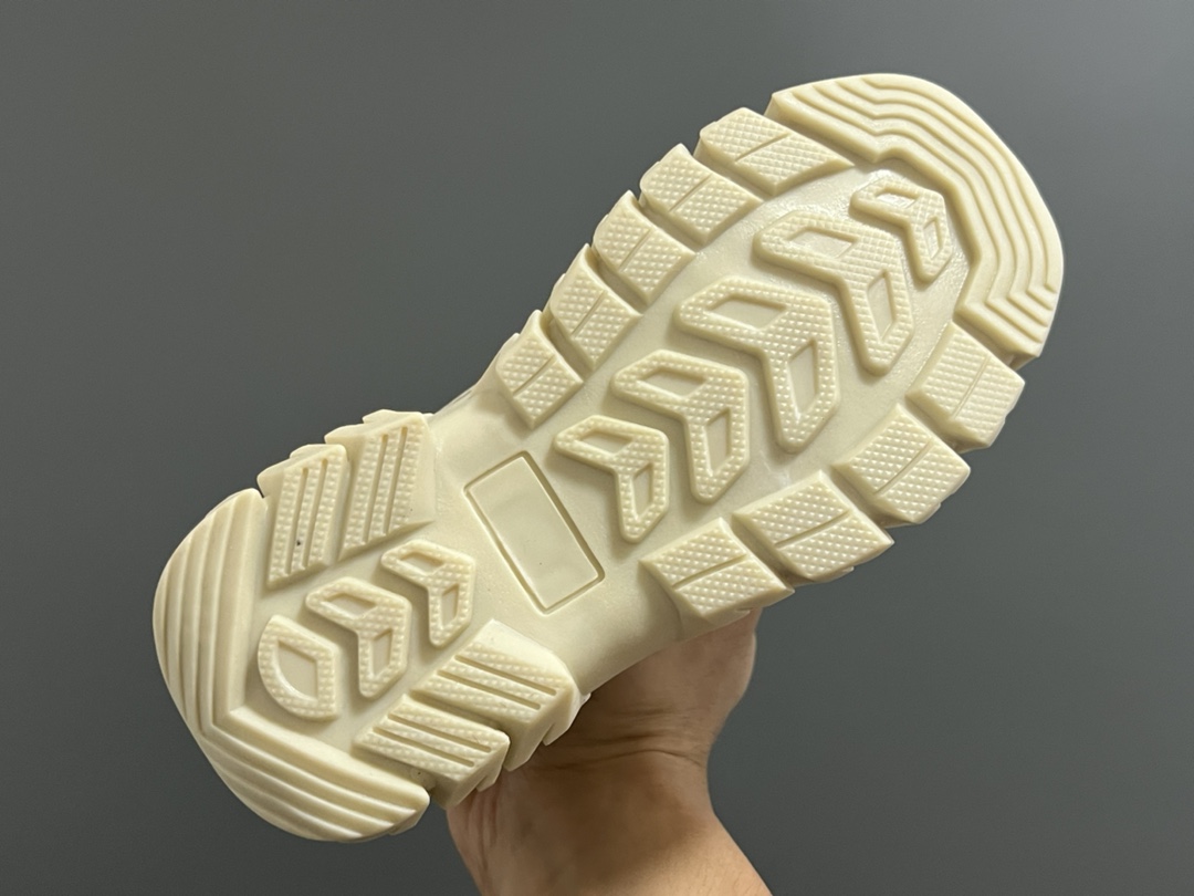 图片[7]-北家新款炫彩高帮魔术贴儿童雪地靴 尺码：28-37码 经典炫彩配色，超好看😍 内里加绒，保暖又舒适❄️ 高帮款式设计，防风又保暖☁️ 橡胶耐磨防滑大底，脚感不言而喻✌🏻-选品中心