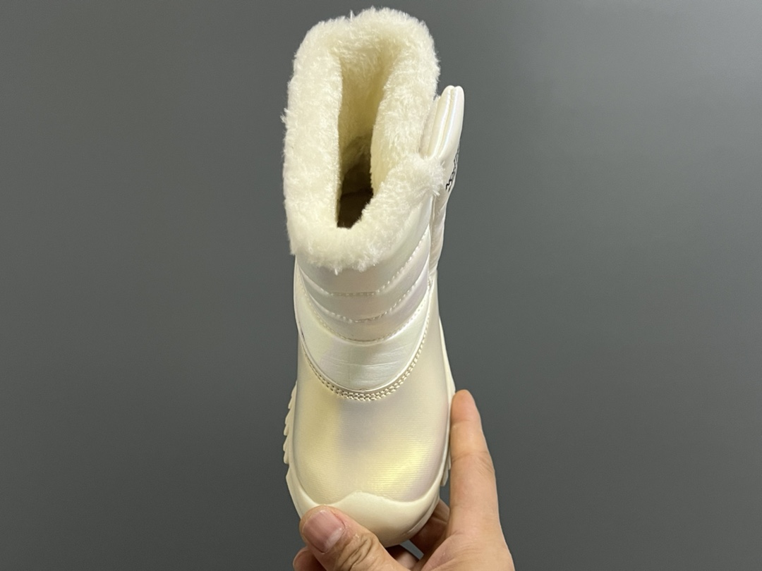 图片[6]-北家新款炫彩高帮魔术贴儿童雪地靴 尺码：28-37码 经典炫彩配色，超好看😍 内里加绒，保暖又舒适❄️ 高帮款式设计，防风又保暖☁️ 橡胶耐磨防滑大底，脚感不言而喻✌🏻-选品中心