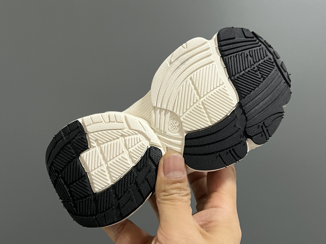 图片[9]-加绒A家新款儿童魔术贴老爹鞋 尺码：27-37码 贴心的加绒设计❄️保暖又舒适☁️ 魔术贴设计，穿脱方便✌🏻 橡胶大底，耐磨防滑✔️-选品中心