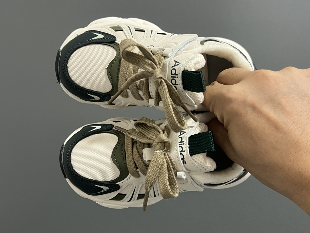 加绒A家新款儿童魔术贴老爹鞋 尺码：27-37码 贴心的加绒设计❄️保暖又舒适☁️ 魔术贴设计，穿脱方便✌🏻 橡胶大底，耐磨防滑✔️-选品中心