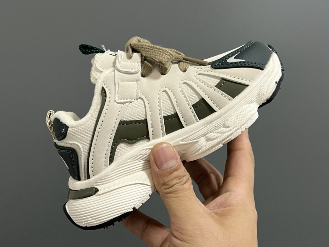 图片[7]-加绒A家新款儿童魔术贴老爹鞋 尺码：27-37码 贴心的加绒设计❄️保暖又舒适☁️ 魔术贴设计，穿脱方便✌🏻 橡胶大底，耐磨防滑✔️-选品中心