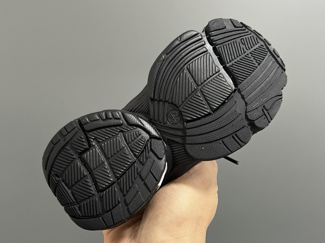 图片[5]-加绒A家新款儿童魔术贴老爹鞋 尺码：27-37码 贴心的加绒设计❄️保暖又舒适☁️ 魔术贴设计，穿脱方便✌🏻 橡胶大底，耐磨防滑✔️-选品中心