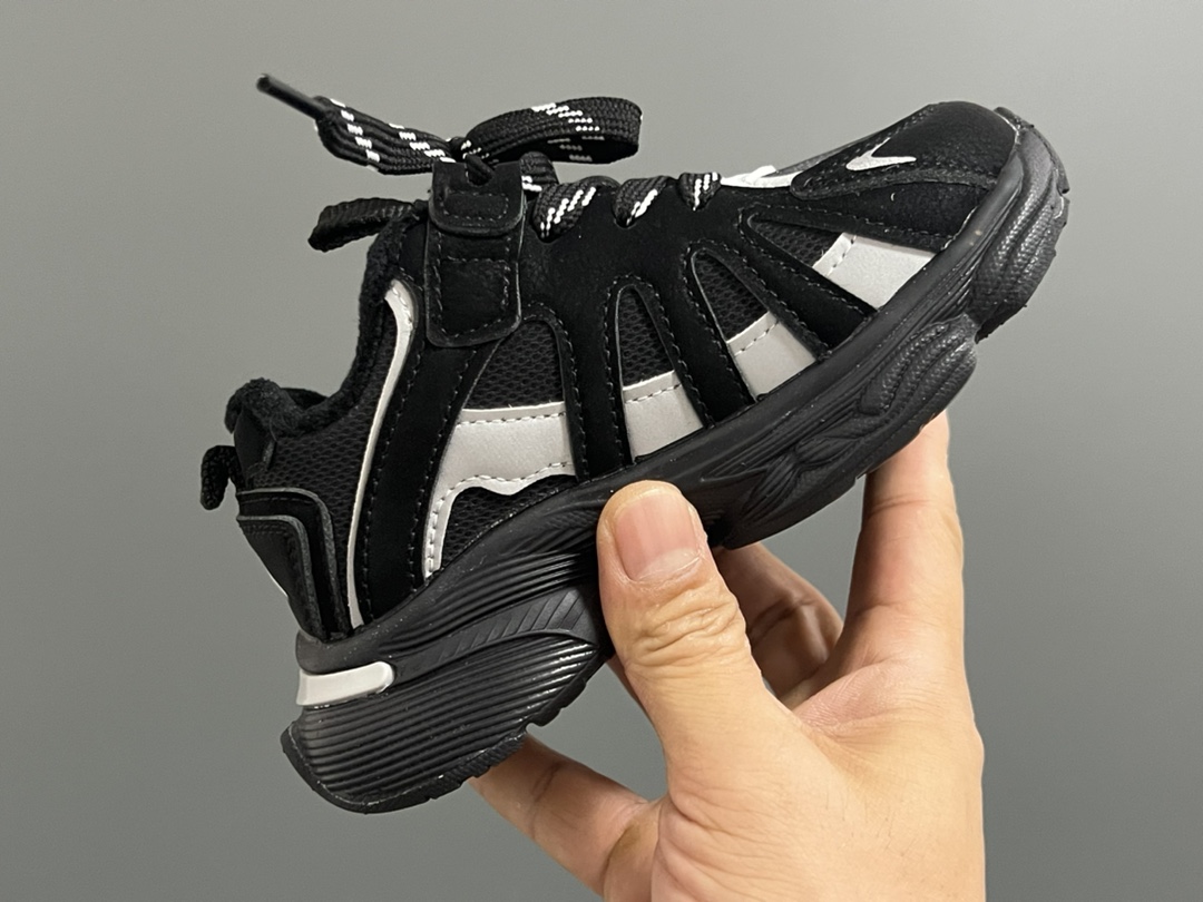 图片[6]-加绒A家新款儿童魔术贴老爹鞋 尺码：27-37码 贴心的加绒设计❄️保暖又舒适☁️ 魔术贴设计，穿脱方便✌🏻 橡胶大底，耐磨防滑✔️-选品中心