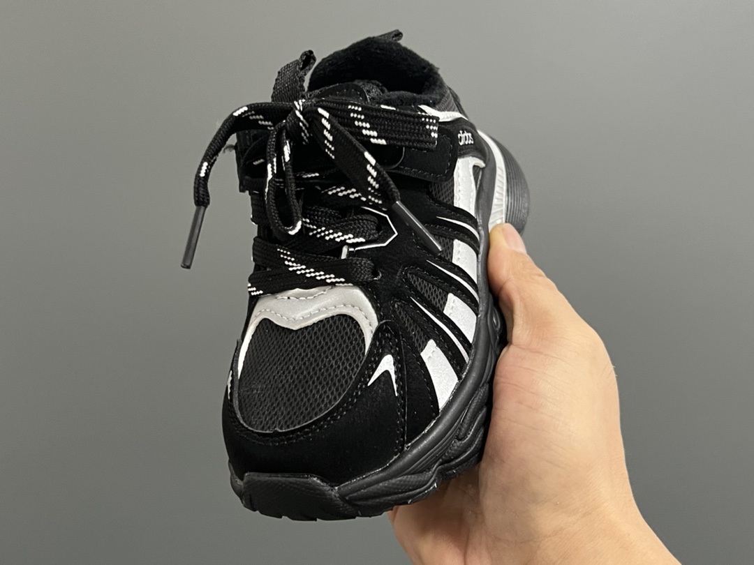 图片[3]-加绒A家新款儿童魔术贴老爹鞋 尺码：27-37码 贴心的加绒设计❄️保暖又舒适☁️ 魔术贴设计，穿脱方便✌🏻 橡胶大底，耐磨防滑✔️-选品中心