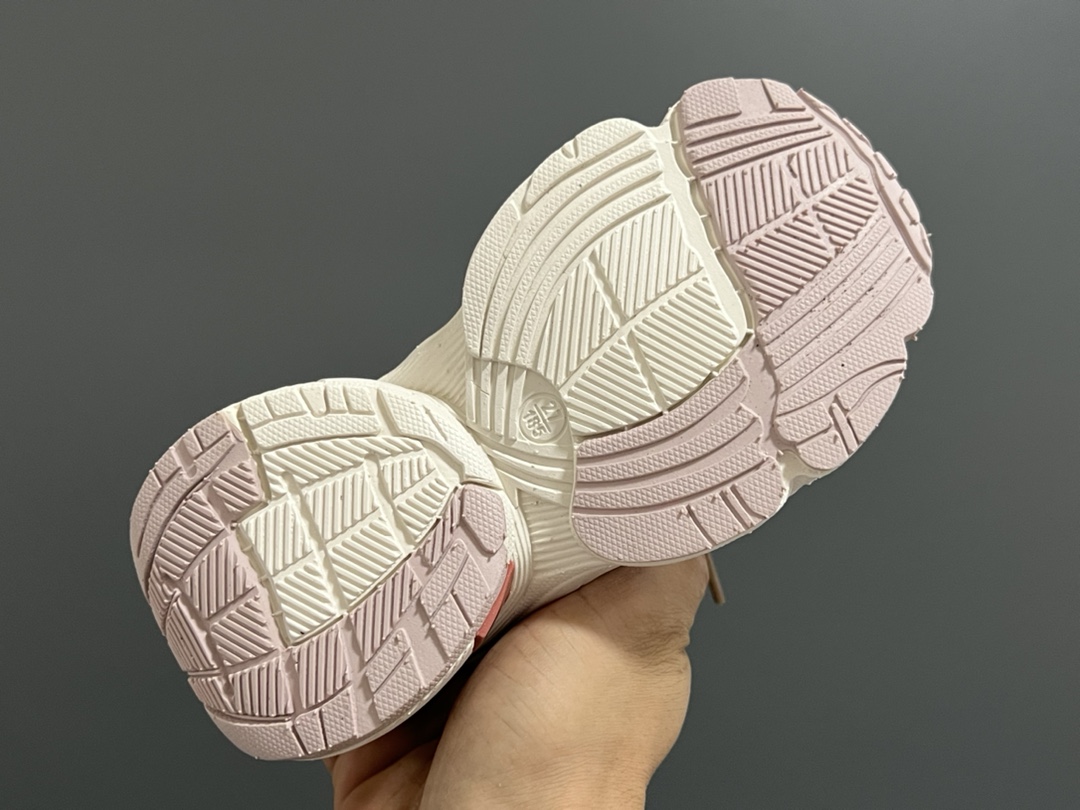 图片[5]-加绒A家新款儿童魔术贴老爹鞋 尺码：27-37码 贴心的加绒设计❄️保暖又舒适☁️ 魔术贴设计，穿脱方便✌🏻 橡胶大底，耐磨防滑✔️-选品中心