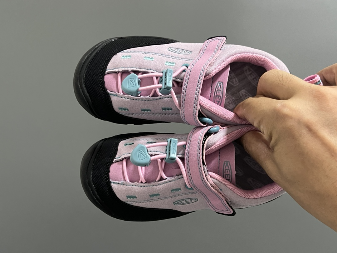 图片[2]-KEEN 新配色户外儿童登山鞋 尺码：24-37码 祖国版YYDS‼️ 新配色好好看😍 优质麂皮面料，轻微防水💧 魔术贴➕松紧带设计，穿脱方便✔️ 橡胶耐磨防滑大底，脚感超赞👍🏻-选品中心