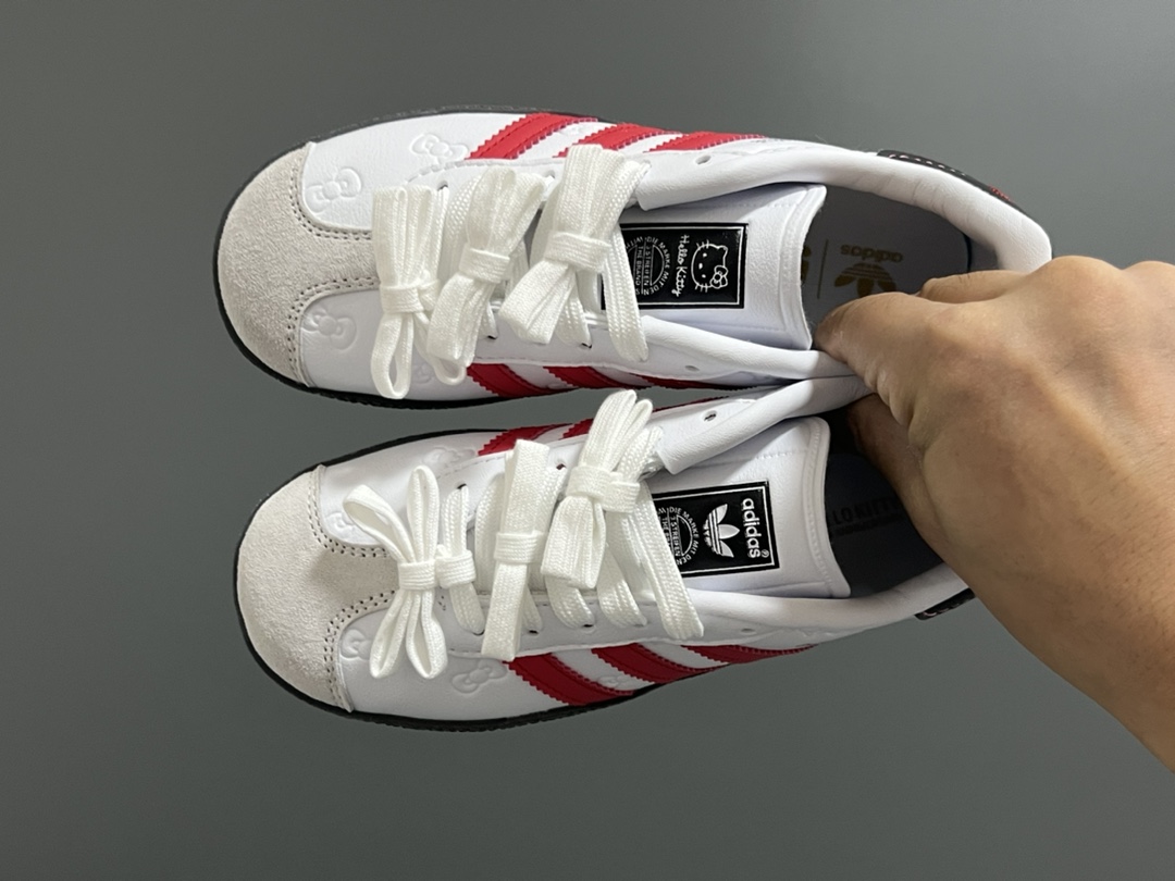 A家新款gazelle儿童魔术贴/鞋带款休闲鞋 尺码：24-37码 全网火爆的gazelle系列 超嗲的配色，上脚超好看😍 大小童魔术贴区分🆚匠心打造❤️ 橡胶耐磨防滑大底，脚感超赞👍🏻-选品中心