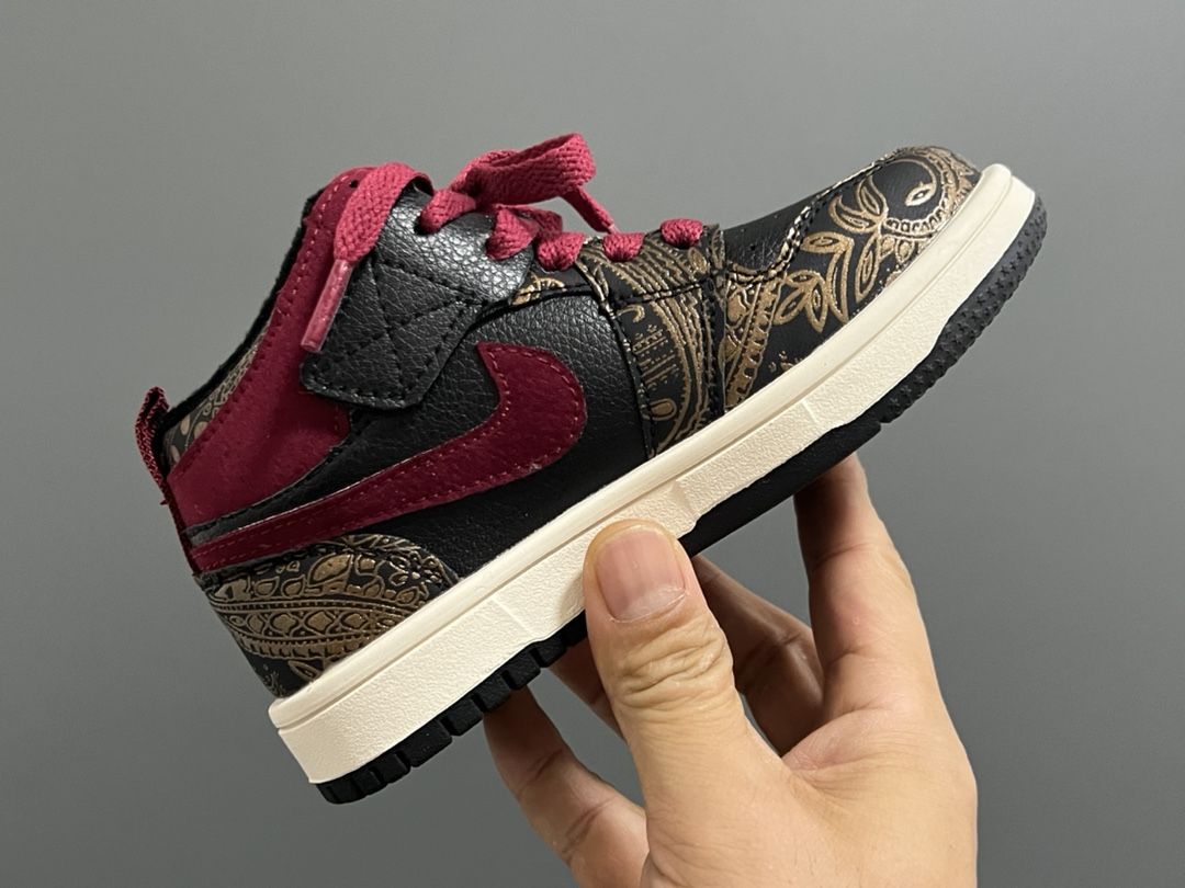 图片[6]-乔一中帮联名魔术贴儿童篮球鞋 尺码：26-37码 经典乔一中帮款式🆕 秋冬超合适❤️ 魔术贴设计，穿脱方便✌🏻 联名系列，细节印花超可爱😍-选品中心