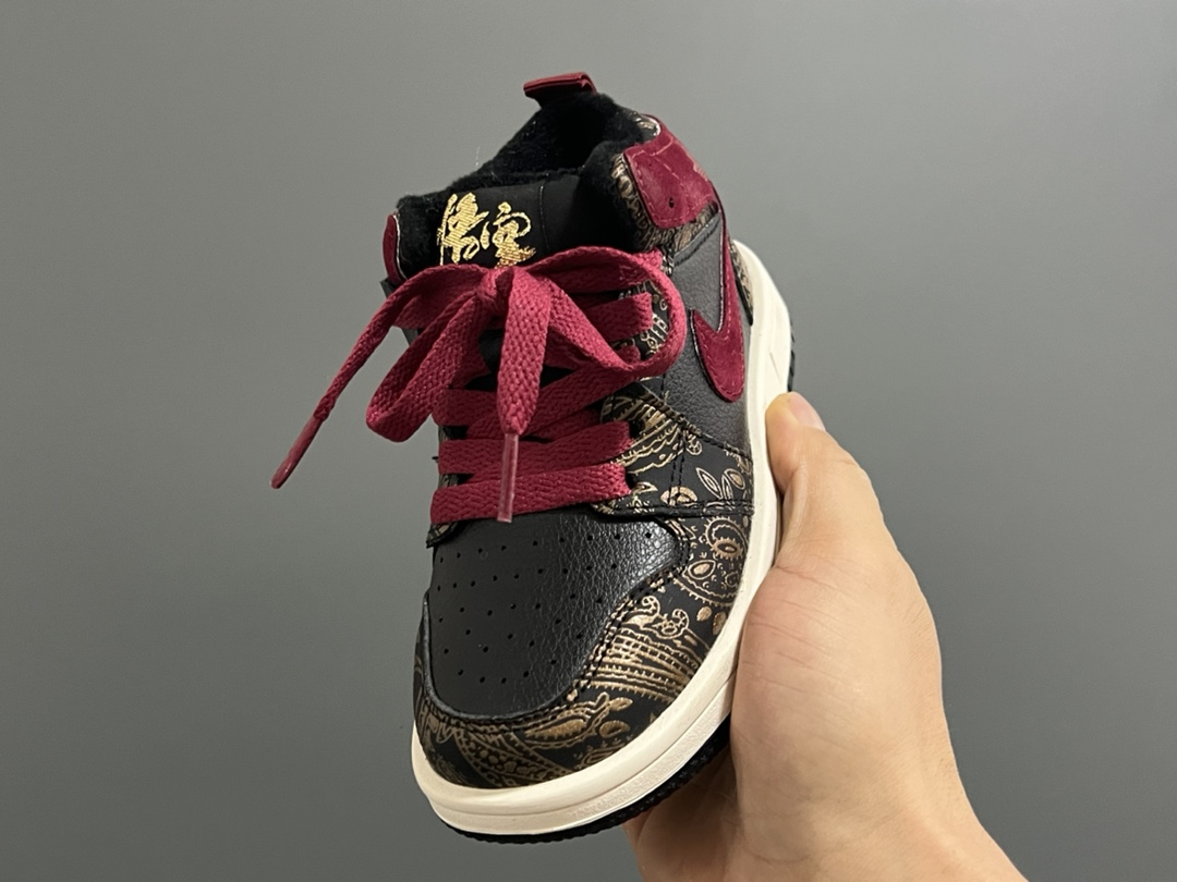 图片[3]-乔一中帮联名魔术贴儿童篮球鞋 尺码：26-37码 经典乔一中帮款式🆕 秋冬超合适❤️ 魔术贴设计，穿脱方便✌🏻 联名系列，细节印花超可爱😍-选品中心