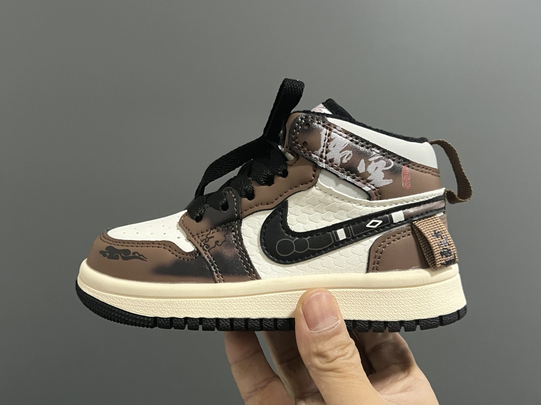 图片[4]-加绒款乔一中帮悟空联名儿童魔术贴运动鞋 尺码：27-37码 贴心的加绒设计，保暖又舒适❄️ 经典乔一中帮悟空联名款🆕 魔术贴设计，穿脱方便✌🏻 耐磨防滑大底，脚感超赞👍🏻-选品中心