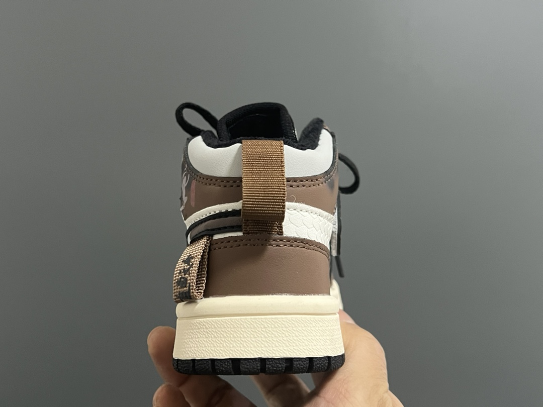 图片[6]-加绒款乔一中帮悟空联名儿童魔术贴运动鞋 尺码：27-37码 贴心的加绒设计，保暖又舒适❄️ 经典乔一中帮悟空联名款🆕 魔术贴设计，穿脱方便✌🏻 耐磨防滑大底，脚感超赞👍🏻-选品中心