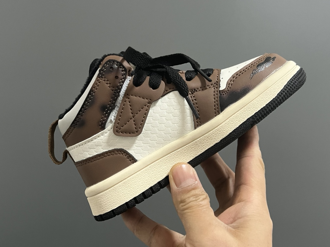 图片[7]-加绒款乔一中帮悟空联名儿童魔术贴运动鞋 尺码：27-37码 贴心的加绒设计，保暖又舒适❄️ 经典乔一中帮悟空联名款🆕 魔术贴设计，穿脱方便✌🏻 耐磨防滑大底，脚感超赞👍🏻-选品中心