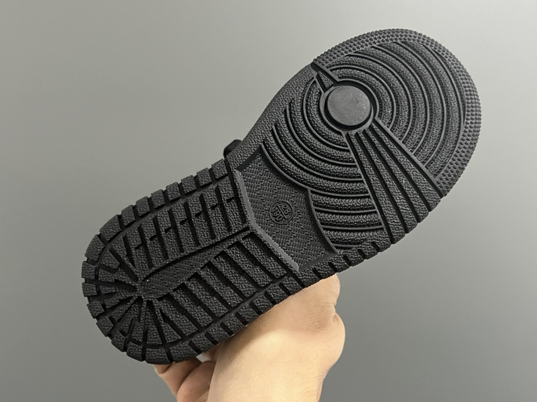 图片[5]-加绒款乔一中帮悟空联名儿童魔术贴运动鞋 尺码：27-37码 贴心的加绒设计，保暖又舒适❄️ 经典乔一中帮悟空联名款🆕 魔术贴设计，穿脱方便✌🏻 耐磨防滑大底，脚感超赞👍🏻-选品中心