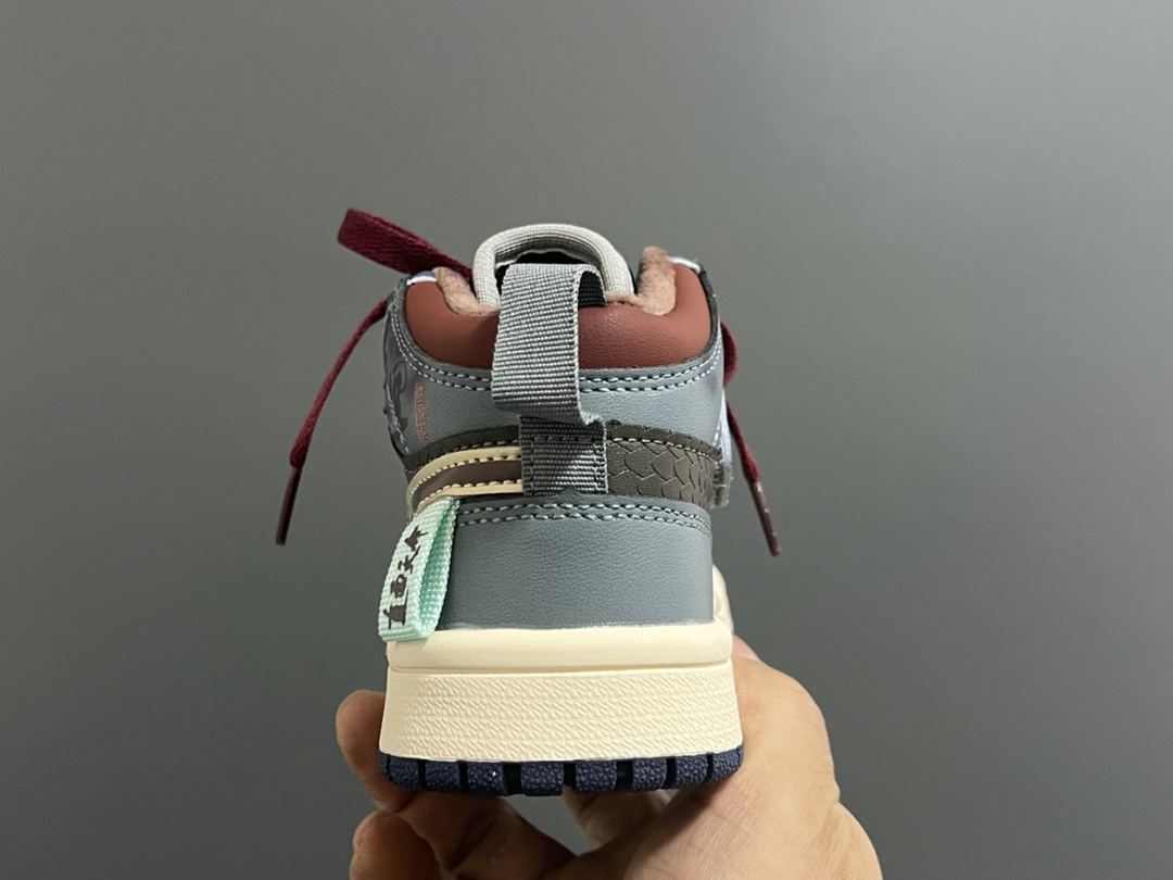 图片[7]-加绒款乔一中帮悟空联名儿童魔术贴运动鞋 尺码：27-37码 贴心的加绒设计，保暖又舒适❄️ 经典乔一中帮悟空联名款🆕 魔术贴设计，穿脱方便✌🏻 耐磨防滑大底，脚感超赞👍🏻-选品中心