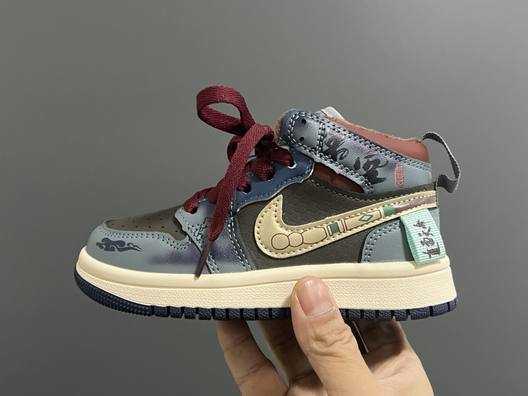 图片[4]-加绒款乔一中帮悟空联名儿童魔术贴运动鞋 尺码：27-37码 贴心的加绒设计，保暖又舒适❄️ 经典乔一中帮悟空联名款🆕 魔术贴设计，穿脱方便✌🏻 耐磨防滑大底，脚感超赞👍🏻-选品中心