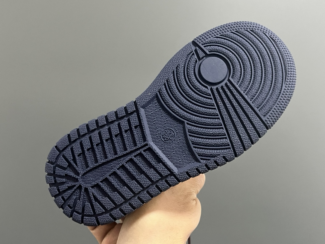 图片[5]-加绒款乔一中帮悟空联名儿童魔术贴运动鞋 尺码：27-37码 贴心的加绒设计，保暖又舒适❄️ 经典乔一中帮悟空联名款🆕 魔术贴设计，穿脱方便✌🏻 耐磨防滑大底，脚感超赞👍🏻-选品中心