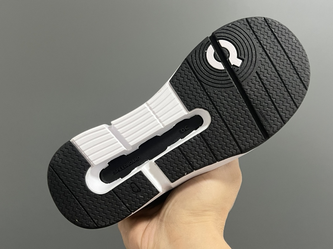 图片[5]-昂跑秋冬新款双魔术贴休闲运动鞋 尺码：26-37码 超爱的小众品牌—On昂跑 优质皮料拼接，质感满满💯 双魔术贴设计，穿脱超方便✔️ 橡胶耐磨防滑大底，脚感超赞👍🏻-选品中心