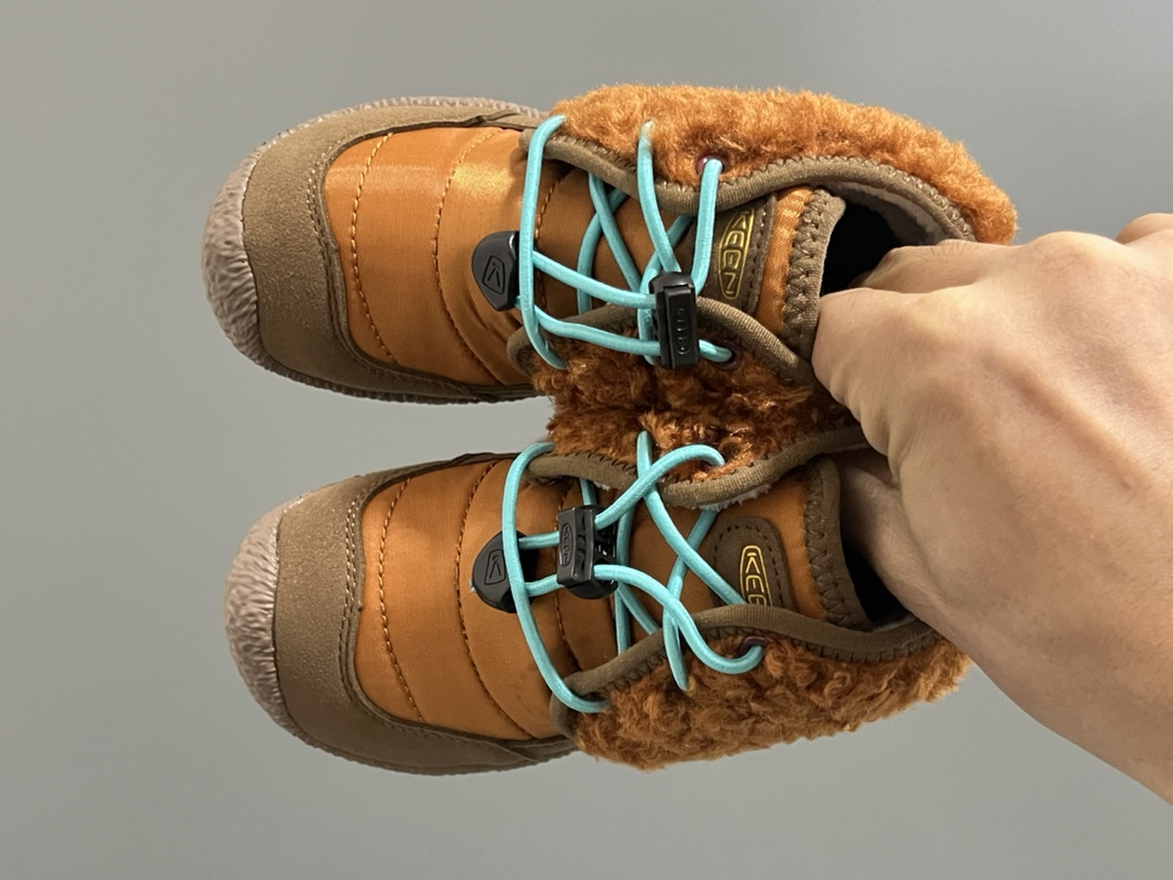 NO:575319,Velvet KEEN new mountain style polo mid-top children's cotton shoes SIZE26-37, trendy brand KEEN series, velvet on the heel, no velvet on the front, mid-top style, warm and windproof, rubber wear-resistant and non-slip outsole, great foot feel, exquisite elastic buckle, super easy to put on and take off, snow boots, boots,19860909加绒KEEN 新款山系马球中帮儿童棉鞋 SIZE26-37码 潮牌KEEN系列 鞋靴后跟加绒,前端不加绒 中帮款式,保暖防风 橡胶耐磨防滑大底,脚感超赞 精致松紧扣,穿脱超方便,雪地靴,boots,,Children's