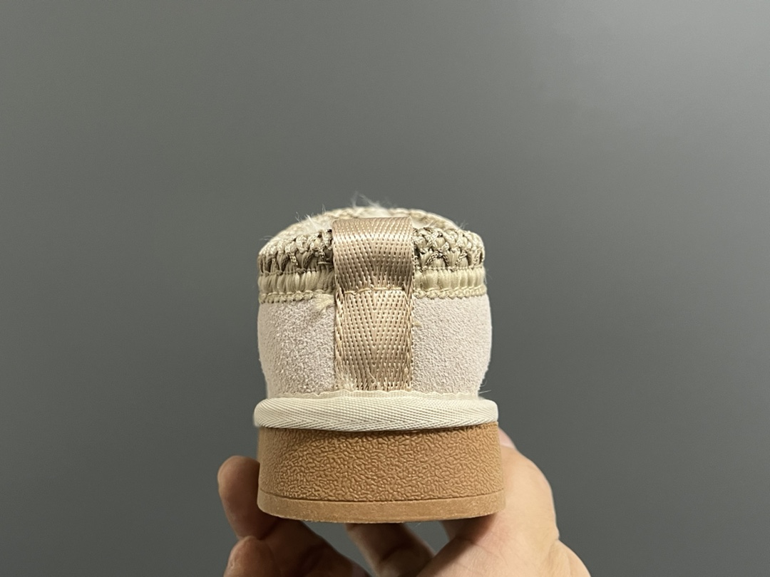 图片[5]-UGG民族风儿童低帮雪地靴 尺码：25-37码 经典UGG系列❄️ 民族风细节，质感满满💯 内里加绒加厚，保暖又舒适☁️ 橡胶耐克防滑大底，脚感超赞👍🏻-选品中心