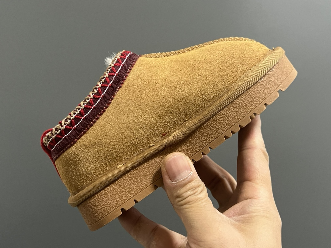 图片[8]-UGG民族风儿童低帮雪地靴 尺码：25-37码 经典UGG系列❄️ 民族风细节，质感满满💯 内里加绒加厚，保暖又舒适☁️ 橡胶耐克防滑大底，脚感超赞👍🏻-选品中心