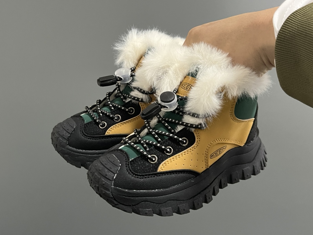 加绒KEE*高帮松紧扣儿童雪地靴 尺码：26-37 内里加绒加厚，保暖又舒适❄️ 潮牌KEEN设计，户外超合适✔️ 松紧扣设计，穿脱方便✌🏻 轮胎橡胶耐磨防滑大底，脚感不言而喻☁️-选品中心