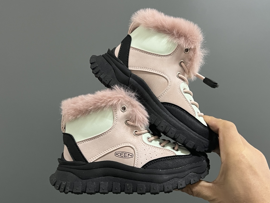 图片[9]-加绒KEEN高帮松紧扣儿童雪地靴 尺码：26-37 内里加绒加厚，保暖又舒适❄️ 潮牌KEEN设计，户外超合适✔️ 松紧扣设计，穿脱方便✌🏻 轮胎橡胶耐磨防滑大底，脚感不言而喻☁️.-选品中心