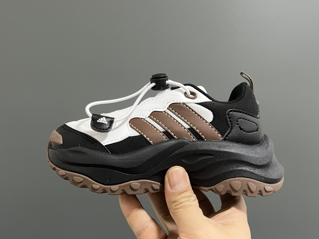 “Classic Adidas Leather Sneakers: High-Quality Collage for Kids and Dads” - 图片 4